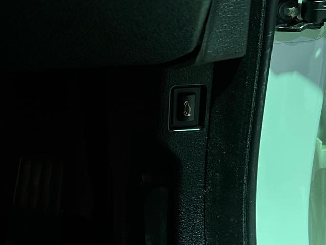 ５シリーズ ５２３ｉ　カスタム車両ホワイト＆ブラックツートンカラー／１７インチブラックアルミホイール／社外エアロ／ＥＴＣ／バックカメラ／禁煙車（52枚目）