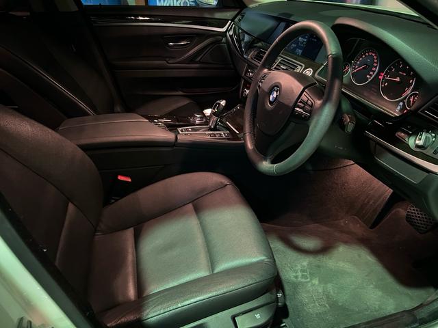 ５シリーズ ５２３ｉ　カスタム車両ホワイト＆ブラックツートンカラー／１７インチブラックアルミホイール／社外エアロ／ＥＴＣ／バックカメラ／禁煙車（58枚目）