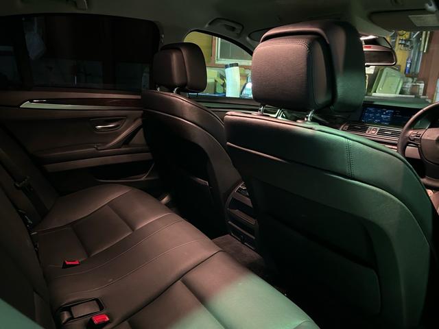 ５シリーズ ５２３ｉ　カスタム車両ホワイト＆ブラックツートンカラー／１７インチブラックアルミホイール／社外エアロ／ＥＴＣ／バックカメラ／禁煙車（61枚目）