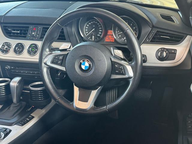 Ｚ４ ｓＤｒｉｖｅ２３ｉ　電動オープン／純正１７インチアルミホイール／パドルシフト／スポンジシート（29枚目）