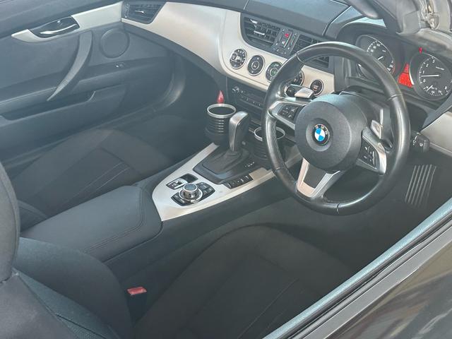 Ｚ４ ｓＤｒｉｖｅ２３ｉ　電動オープン／純正１７インチアルミホイール／パドルシフト／スポンジシート（31枚目）
