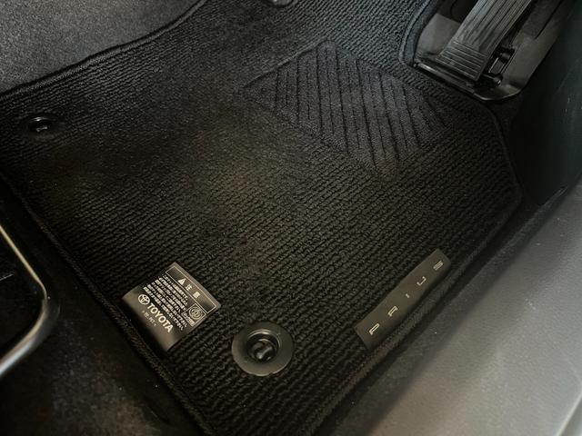 プリウス U 純正8インチディスプレィオーディオ・BSM・17インチ純正AW・シートヒーター・Bカメラ・ステアリングヒーター・ETC2.0・フルセグ・クルーズコントロール・セーフティセンス・レーンキープアシスト(8枚目)