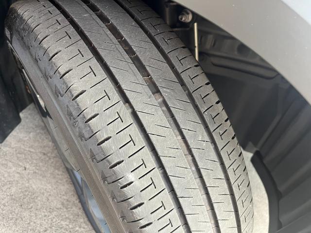 プリウス U 純正8インチディスプレィオーディオ・BSM・17インチ純正AW・シートヒーター・Bカメラ・ステアリングヒーター・ETC2.0・フルセグ・クルーズコントロール・セーフティセンス・レーンキープアシスト(10枚目)