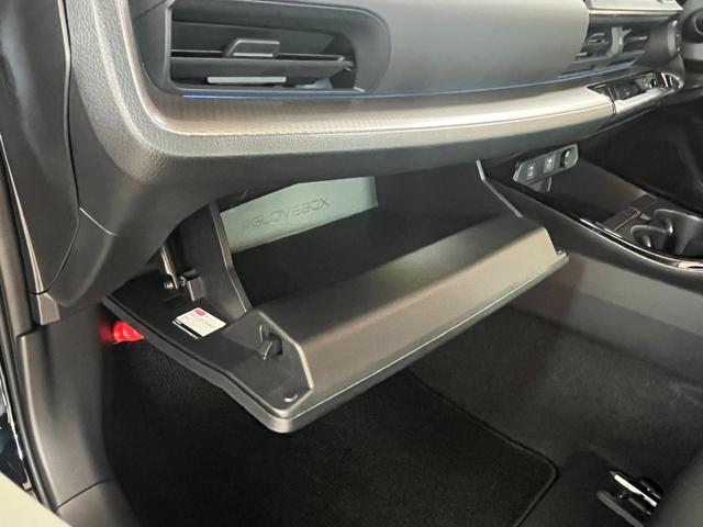 プリウス U 純正8インチディスプレィオーディオ・BSM・17インチ純正AW・シートヒーター・Bカメラ・ステアリングヒーター・ETC2.0・フルセグ・クルーズコントロール・セーフティセンス・レーンキープアシスト(30枚目)