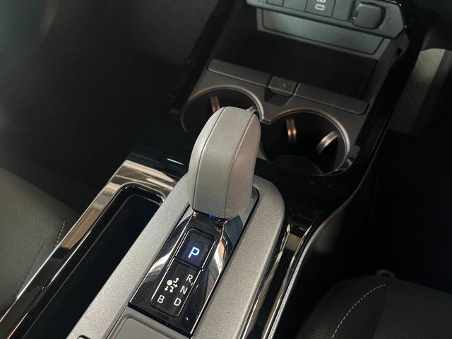 プリウス U 純正8インチディスプレィオーディオ・BSM・17インチ純正AW・シートヒーター・Bカメラ・ステアリングヒーター・ETC2.0・フルセグ・クルーズコントロール・セーフティセンス・レーンキープアシスト(40枚目)