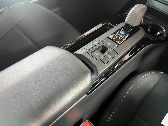 プリウス U 純正8インチディスプレィオーディオ・BSM・17インチ純正AW・シートヒーター・Bカメラ・ステアリングヒーター・ETC2.0・フルセグ・クルーズコントロール・セーフティセンス・レーンキープアシスト(41枚目)