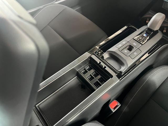 プリウス U 純正8インチディスプレィオーディオ・BSM・17インチ純正AW・シートヒーター・Bカメラ・ステアリングヒーター・ETC2.0・フルセグ・クルーズコントロール・セーフティセンス・レーンキープアシスト(42枚目)