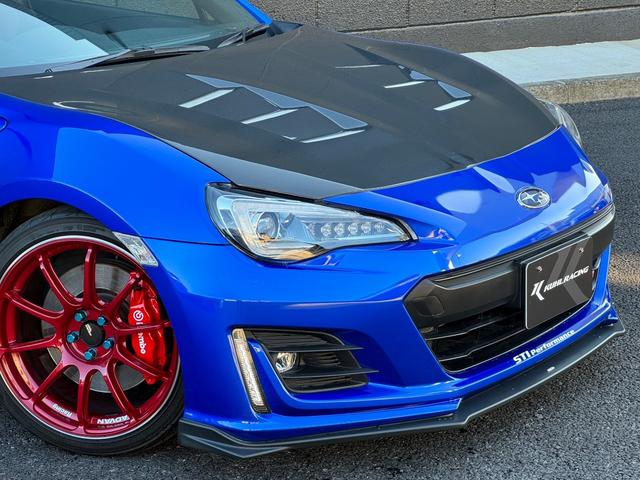 ＢＲＺ ＳＴＩ　スポーツ　ＳＴＩエアロ／パナソニック７インチナビ／レーダー探知機／ＢＬＩＴＺ車高調整式サスペンション／ＡＤＶＡＮレーシング１８インチホイール／前後ドライブレコーダー／カーボンボンネット／バックカメラ／禁煙車（9枚目）