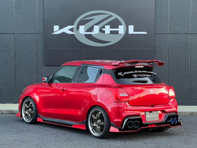 スイフトスポーツ ベースグレード ユーザー買取車/KUHLフルカスタムコンプリート/KUHLエアロ6点(フロント,サイド,リア,GTウィング,アイライン)/KUHL4テールスラッシュマフラー/VERZ18インチホイール/TEIN車高調(7枚目)