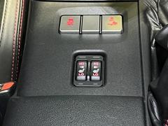 ＲＺグレードですのでシートヒーター装備です。冬場の運転には欠かせないアイテム。非常におすすめです。 4