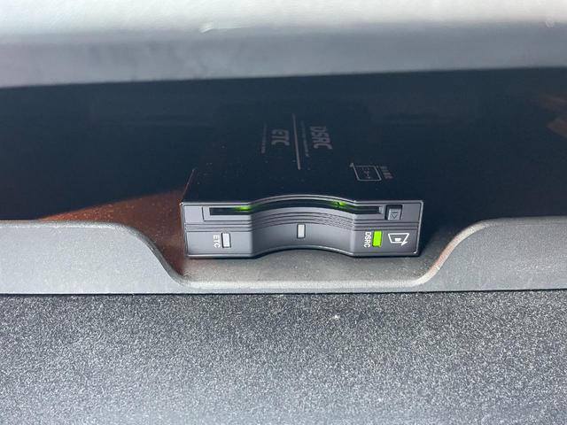 ジープ・グランドチェロキー リミテッド　純正ナビ　フルセグＴＶ　バックカメラ　ＥＴＣ　黒本革エアー＆ヒーター　パワーバックゲート　純正１８インチアルミ　ステアリングヒーター　エアサス（30枚目）