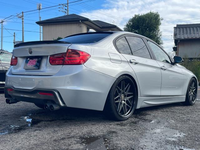 ３シリーズ ３２０ｉ　自社買取　６ＭＴ　Ａ－ＲＥＡＬエアロ　ＲＥＭＵＳ４本出しマフラー　ＢＣレーシング車高調　ＷＯＲＫ２０インチアルミ　リアスポイラー　ナビ　バックカメラ　ミラー一体型ＥＴＣ　メモリー機能付きパワーシート（39枚目）