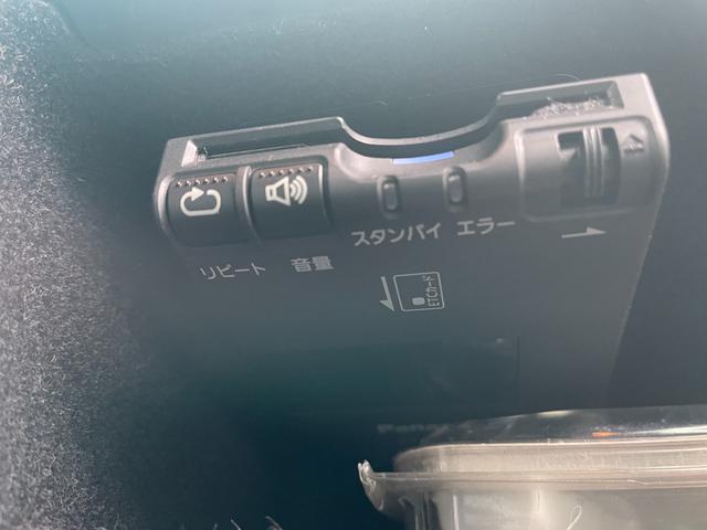 エクスプローラー リミテッド　エコブースト　サンルーフ　黒革　ジオバンナ２２インチアルミ　フリップダウンモニター　バックカメラ　ナビ　ＥＴＣ　パワーバックゲート　メモリーパワーシート　シートヒーター＆クーラー　クリアランスソナー　ルーフレール（9枚目）