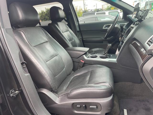 エクスプローラー リミテッド　エコブースト　サンルーフ　黒革　ジオバンナ２２インチアルミ　フリップダウンモニター　バックカメラ　ナビ　ＥＴＣ　パワーバックゲート　メモリーパワーシート　シートヒーター＆クーラー　クリアランスソナー　ルーフレール（16枚目）