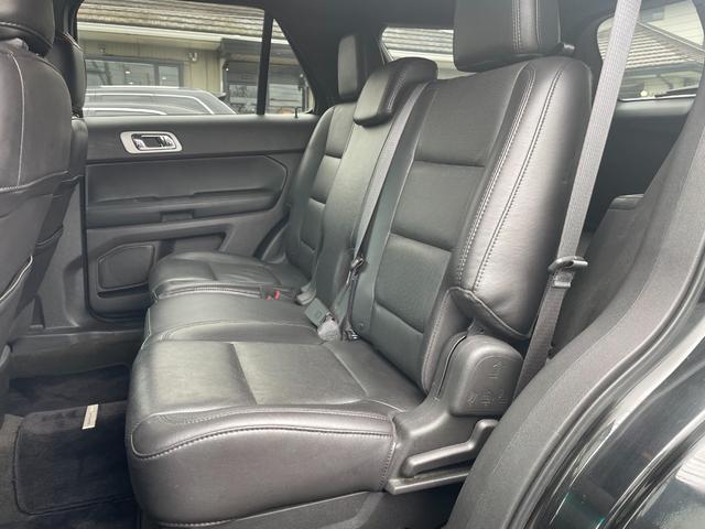 エクスプローラー リミテッド　エコブースト　サンルーフ　黒革　ジオバンナ２２インチアルミ　フリップダウンモニター　バックカメラ　ナビ　ＥＴＣ　パワーバックゲート　メモリーパワーシート　シートヒーター＆クーラー　クリアランスソナー　ルーフレール（17枚目）