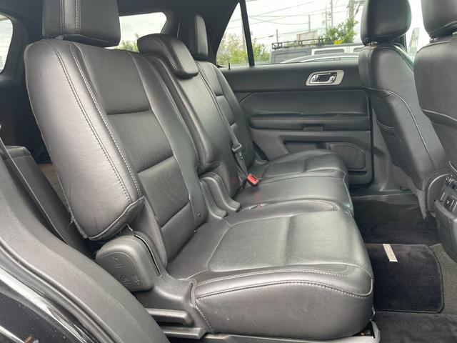 エクスプローラー リミテッド　エコブースト　サンルーフ　黒革　ジオバンナ２２インチアルミ　フリップダウンモニター　バックカメラ　ナビ　ＥＴＣ　パワーバックゲート　メモリーパワーシート　シートヒーター＆クーラー　クリアランスソナー　ルーフレール（18枚目）