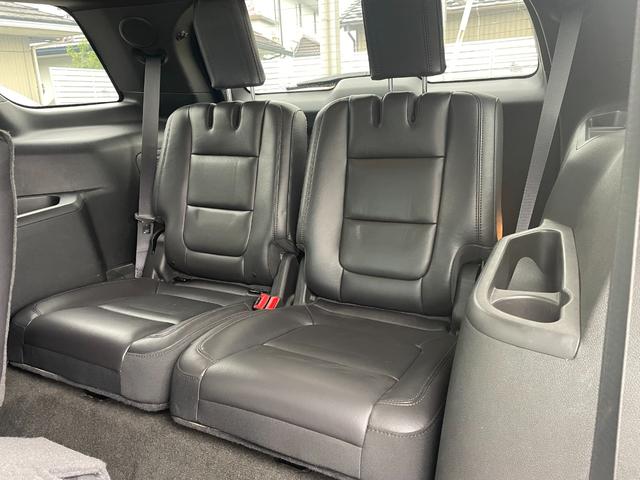 エクスプローラー リミテッド　エコブースト　サンルーフ　黒革　ジオバンナ２２インチアルミ　フリップダウンモニター　バックカメラ　ナビ　ＥＴＣ　パワーバックゲート　メモリーパワーシート　シートヒーター＆クーラー　クリアランスソナー　ルーフレール（19枚目）