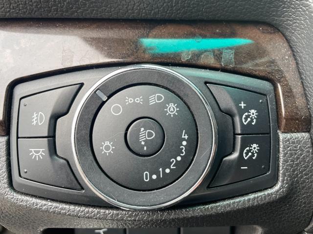 エクスプローラー リミテッド　エコブースト　サンルーフ　黒革　ジオバンナ２２インチアルミ　フリップダウンモニター　バックカメラ　ナビ　ＥＴＣ　パワーバックゲート　メモリーパワーシート　シートヒーター＆クーラー　クリアランスソナー　ルーフレール（35枚目）