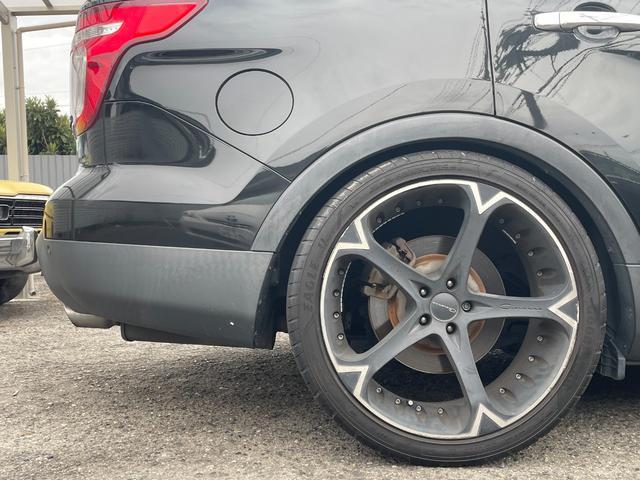 エクスプローラー リミテッド　エコブースト　サンルーフ　黒革　ジオバンナ２２インチアルミ　フリップダウンモニター　バックカメラ　ナビ　ＥＴＣ　パワーバックゲート　メモリーパワーシート　シートヒーター＆クーラー　クリアランスソナー　ルーフレール（46枚目）