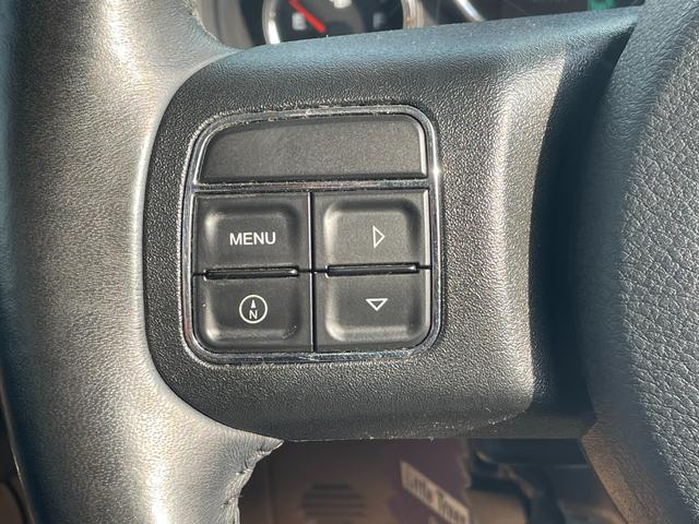 ジープ・ラングラーアンリミテッド サハラ Rugged Ridgeアイアンバンパー JAOS2インチリフトアップ キット FUEL17インチアルミ オーバーフェンダー ナビ フルセグTV バック・サイドカメラ ETC 純正サブウーハー(14枚目)