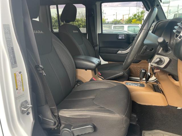 ジープ・ラングラーアンリミテッド サハラ Rugged Ridgeアイアンバンパー JAOS2インチリフトアップ キット FUEL17インチアルミ オーバーフェンダー ナビ フルセグTV バック・サイドカメラ ETC 純正サブウーハー(16枚目)