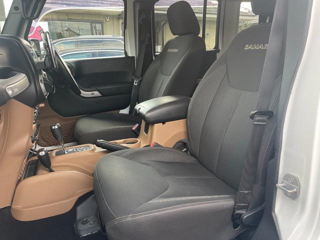 ジープ・ラングラーアンリミテッド サハラ Rugged Ridgeアイアンバンパー JAOS2インチリフトアップ キット FUEL17インチアルミ オーバーフェンダー ナビ フルセグTV バック・サイドカメラ ETC 純正サブウーハー(17枚目)