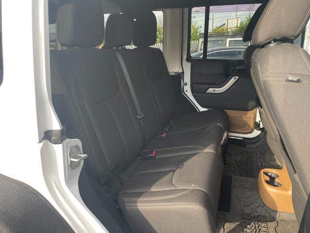 ジープ・ラングラーアンリミテッド サハラ Rugged Ridgeアイアンバンパー JAOS2インチリフトアップ キット FUEL17インチアルミ オーバーフェンダー ナビ フルセグTV バック・サイドカメラ ETC 純正サブウーハー(18枚目)