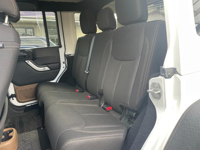 ジープ・ラングラーアンリミテッド サハラ Rugged Ridgeアイアンバンパー JAOS2インチリフトアップ キット FUEL17インチアルミ オーバーフェンダー ナビ フルセグTV バック・サイドカメラ ETC 純正サブウーハー(19枚目)