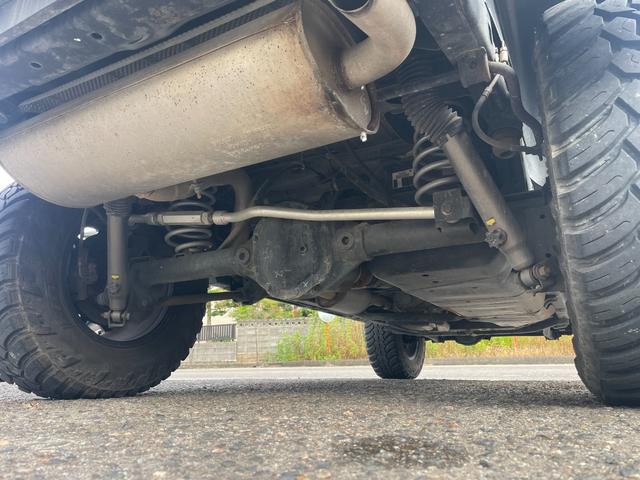 ジープ・ラングラーアンリミテッド サハラ Rugged Ridgeアイアンバンパー JAOS2インチリフトアップ キット FUEL17インチアルミ オーバーフェンダー ナビ フルセグTV バック・サイドカメラ ETC 純正サブウーハー(28枚目)