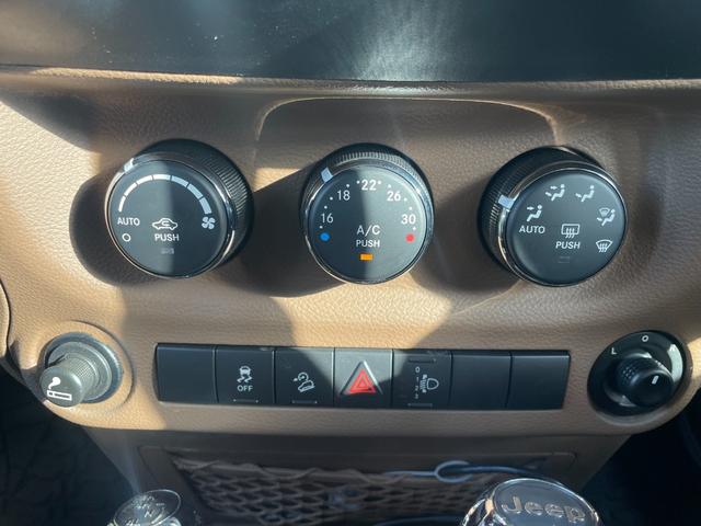 ジープ・ラングラーアンリミテッド サハラ Rugged Ridgeアイアンバンパー JAOS2インチリフトアップ キット FUEL17インチアルミ オーバーフェンダー ナビ フルセグTV バック・サイドカメラ ETC 純正サブウーハー(32枚目)