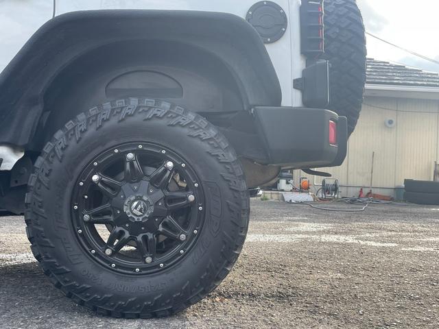 ジープ・ラングラーアンリミテッド サハラ Rugged Ridgeアイアンバンパー JAOS2インチリフトアップ キット FUEL17インチアルミ オーバーフェンダー ナビ フルセグTV バック・サイドカメラ ETC 純正サブウーハー(46枚目)