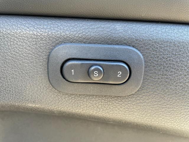 ジープ・グランドチェロキー リミテッド　後期　オーバーフェンダー　ヒッチメンバー　黒本革　シートヒーター＆クーラー　純正ナビ　フルセグＴＶ　バックカメラ　Ｂｌｕｅｔｏｏｔｈ　ＥＴＣ　ドラレコ　パワーリアゲート　エアサス　ステアリングヒーター（13枚目）