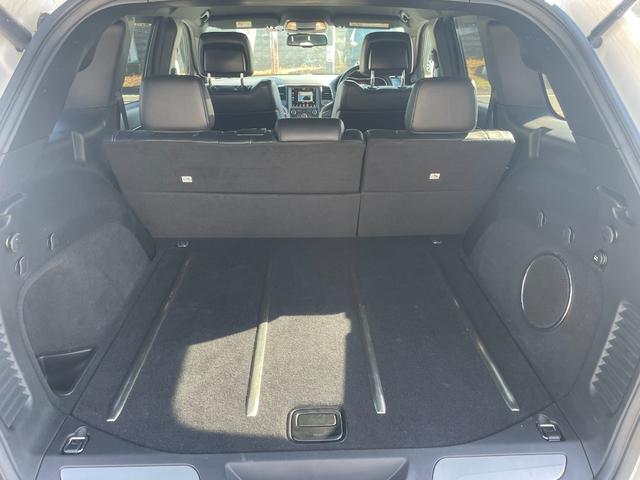 ジープ・グランドチェロキー リミテッド　後期　オーバーフェンダー　ヒッチメンバー　黒本革　シートヒーター＆クーラー　純正ナビ　フルセグＴＶ　バックカメラ　Ｂｌｕｅｔｏｏｔｈ　ＥＴＣ　ドラレコ　パワーリアゲート　エアサス　ステアリングヒーター（22枚目）