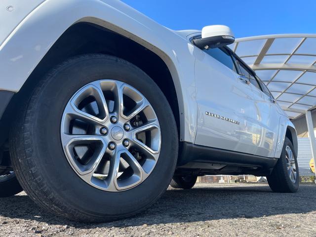 ジープ・グランドチェロキー リミテッド　後期　オーバーフェンダー　ヒッチメンバー　黒本革　シートヒーター＆クーラー　純正ナビ　フルセグＴＶ　バックカメラ　Ｂｌｕｅｔｏｏｔｈ　ＥＴＣ　ドラレコ　パワーリアゲート　エアサス　ステアリングヒーター（24枚目）