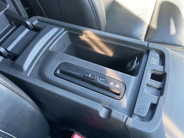 ジープ・グランドチェロキー リミテッド　後期　オーバーフェンダー　ヒッチメンバー　黒本革　シートヒーター＆クーラー　純正ナビ　フルセグＴＶ　バックカメラ　Ｂｌｕｅｔｏｏｔｈ　ＥＴＣ　ドラレコ　パワーリアゲート　エアサス　ステアリングヒーター（35枚目）