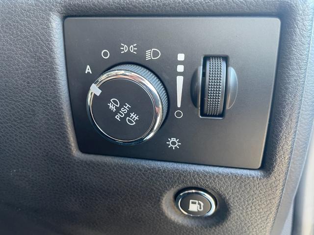 ジープ・グランドチェロキー リミテッド　後期　オーバーフェンダー　ヒッチメンバー　黒本革　シートヒーター＆クーラー　純正ナビ　フルセグＴＶ　バックカメラ　Ｂｌｕｅｔｏｏｔｈ　ＥＴＣ　ドラレコ　パワーリアゲート　エアサス　ステアリングヒーター（36枚目）