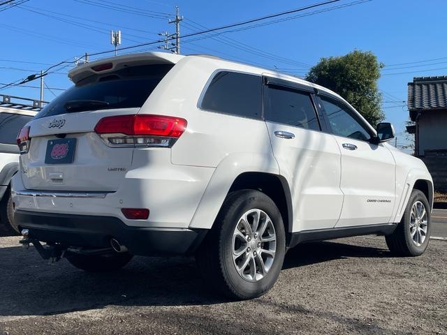 ジープ・グランドチェロキー リミテッド　後期　オーバーフェンダー　ヒッチメンバー　黒本革　シートヒーター＆クーラー　純正ナビ　フルセグＴＶ　バックカメラ　Ｂｌｕｅｔｏｏｔｈ　ＥＴＣ　ドラレコ　パワーリアゲート　エアサス　ステアリングヒーター（43枚目）