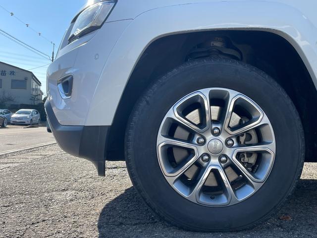 ジープ・グランドチェロキー リミテッド　後期　オーバーフェンダー　ヒッチメンバー　黒本革　シートヒーター＆クーラー　純正ナビ　フルセグＴＶ　バックカメラ　Ｂｌｕｅｔｏｏｔｈ　ＥＴＣ　ドラレコ　パワーリアゲート　エアサス　ステアリングヒーター（46枚目）