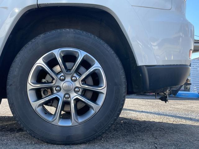 ジープ・グランドチェロキー リミテッド　後期　オーバーフェンダー　ヒッチメンバー　黒本革　シートヒーター＆クーラー　純正ナビ　フルセグＴＶ　バックカメラ　Ｂｌｕｅｔｏｏｔｈ　ＥＴＣ　ドラレコ　パワーリアゲート　エアサス　ステアリングヒーター（47枚目）