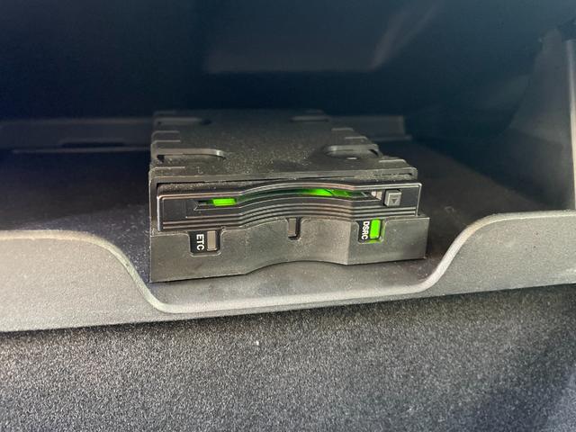 ジープ・グランドチェロキー リミテッド 後期 ワンオーナー エアサス パワーバックゲート 黒本革シート シートヒーター&クーラー メモリーパワーシート ナビ フルセグ バックカメラ ETC Bluetooth 純正18インチアルミ HID(5枚目)