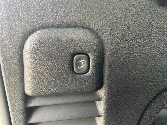 ジープ・グランドチェロキー リミテッド 後期 ワンオーナー エアサス パワーバックゲート 黒本革シート シートヒーター&クーラー メモリーパワーシート ナビ フルセグ バックカメラ ETC Bluetooth 純正18インチアルミ HID(6枚目)