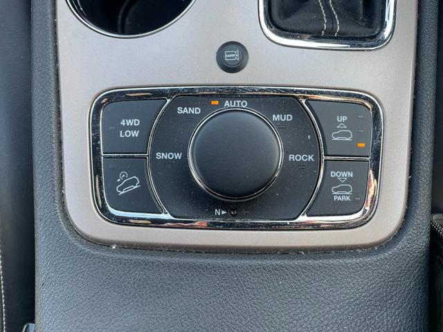 ジープ・グランドチェロキー リミテッド 後期 ワンオーナー エアサス パワーバックゲート 黒本革シート シートヒーター&クーラー メモリーパワーシート ナビ フルセグ バックカメラ ETC Bluetooth 純正18インチアルミ HID(8枚目)