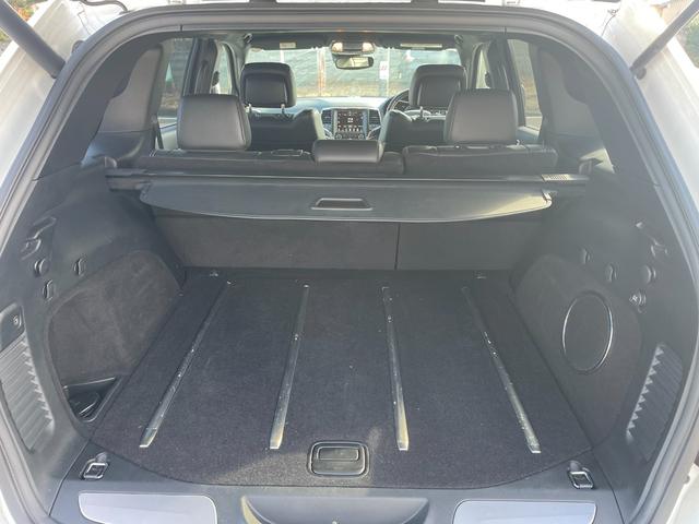 ジープ・グランドチェロキー リミテッド 後期 ワンオーナー エアサス パワーバックゲート 黒本革シート シートヒーター&クーラー メモリーパワーシート ナビ フルセグ バックカメラ ETC Bluetooth 純正18インチアルミ HID(22枚目)