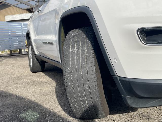 ジープ・グランドチェロキー リミテッド 後期 ワンオーナー エアサス パワーバックゲート 黒本革シート シートヒーター&クーラー メモリーパワーシート ナビ フルセグ バックカメラ ETC Bluetooth 純正18インチアルミ HID(26枚目)