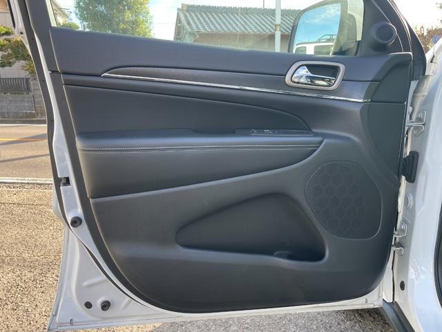 ジープ・グランドチェロキー リミテッド 後期 ワンオーナー エアサス パワーバックゲート 黒本革シート シートヒーター&クーラー メモリーパワーシート ナビ フルセグ バックカメラ ETC Bluetooth 純正18インチアルミ HID(38枚目)