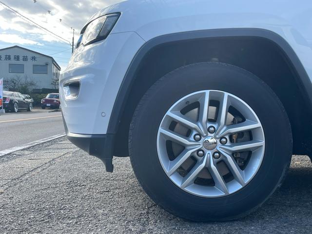 ジープ・グランドチェロキー リミテッド 後期 ワンオーナー エアサス パワーバックゲート 黒本革シート シートヒーター&クーラー メモリーパワーシート ナビ フルセグ バックカメラ ETC Bluetooth 純正18インチアルミ HID(45枚目)