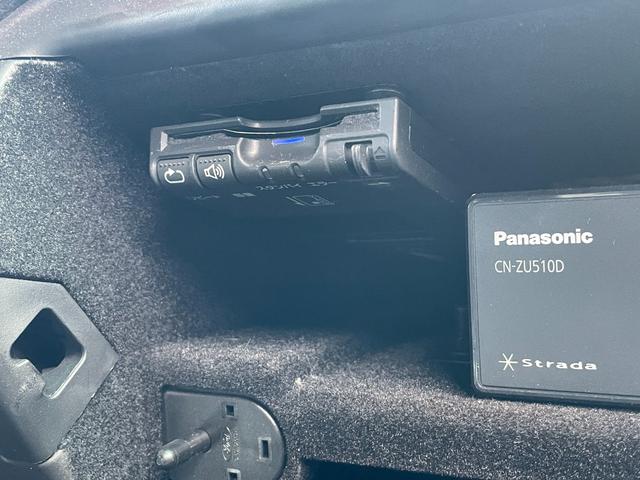 エクスプローラー XLT エコブースト サンルーフ CURTヒッチメンバー ルーフレール ルーフキャリア 黒革 バック・サイドカメラ Bluetooth ETC 純正20インチブラックホイール 革巻きステアリング クルーズコントロール(6枚目)