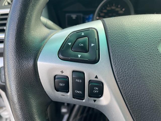 エクスプローラー XLT エコブースト サンルーフ CURTヒッチメンバー ルーフレール ルーフキャリア 黒革 バック・サイドカメラ Bluetooth ETC 純正20インチブラックホイール 革巻きステアリング クルーズコントロール(10枚目)