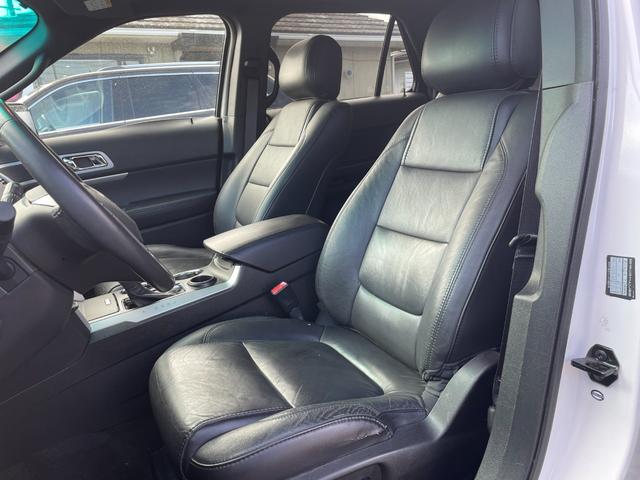 エクスプローラー XLT エコブースト サンルーフ CURTヒッチメンバー ルーフレール ルーフキャリア 黒革 バック・サイドカメラ Bluetooth ETC 純正20インチブラックホイール 革巻きステアリング クルーズコントロール(12枚目)