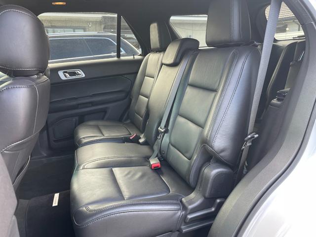 エクスプローラー XLT エコブースト サンルーフ CURTヒッチメンバー ルーフレール ルーフキャリア 黒革 バック・サイドカメラ Bluetooth ETC 純正20インチブラックホイール 革巻きステアリング クルーズコントロール(14枚目)